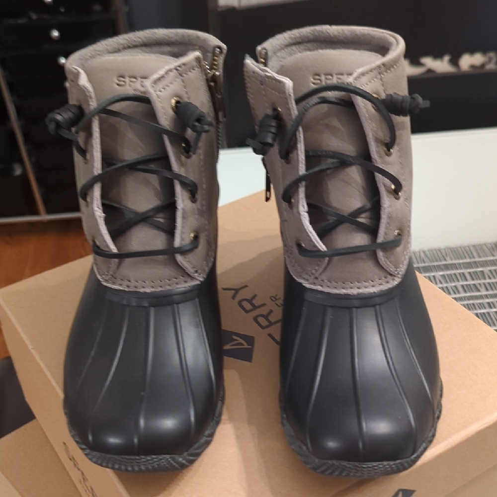 Sperry Saltwater Black and Grey Boots. Size 6 New In Box